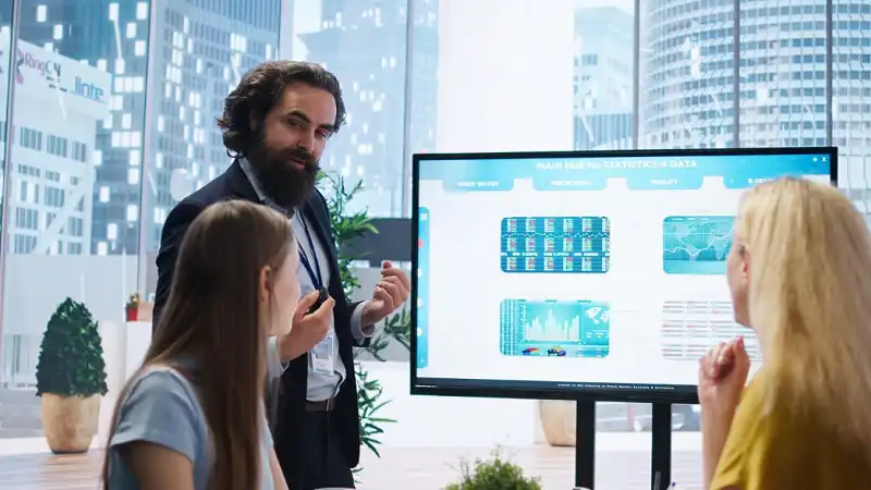 Roarleveraging Business Infoguide by Riproar